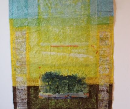 Patrizia Maschio
“Raccolgo cielo”
ispirato a una poesia di Chandra Livia Candiani
carte scolorite dipinte sovrapposte e garza
cm 130x75 anno 2017