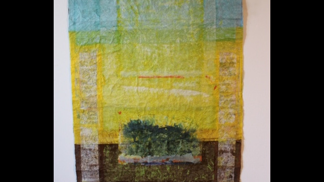 Patrizia Maschio
“Raccolgo cielo”
ispirato a una poesia di Chandra Livia Candiani
carte scolorite dipinte sovrapposte e garza
cm 130x75 anno 2017