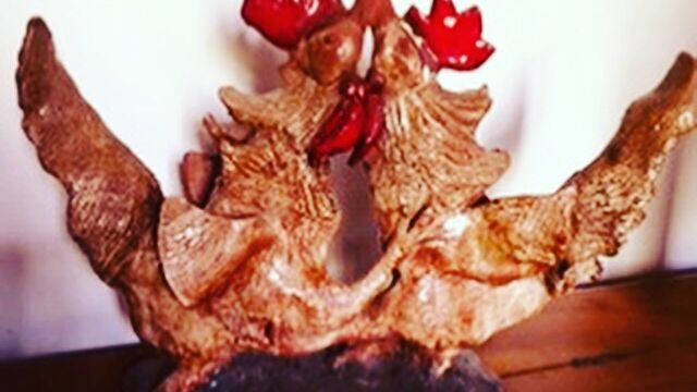 Simona Wachter
“La lotta dei galli”
terra refrattaria smaltata a mano cm 52x38
Mostra Atelier Capricorno “Fantasie di Argilla” anno 2003