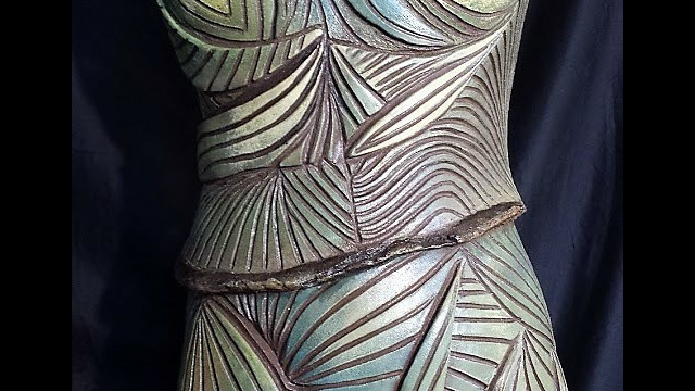 Marialuisa Bossi
“Spirito verde”
argilla nera colorata con ingobbi e incisa - sostegno in ferro
cm 10x25x h.55
Mostra Atelier Capricorno “Spirito verde” anno 2015