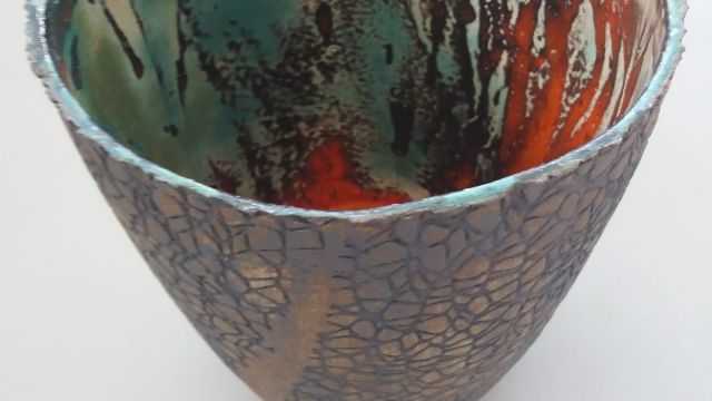 Isabel Canaves
“Confusione”
terra semire bianco- finiture smalti e ossidi
cm 20x18
Mostra Atelier Capricorno
“Giardini d’inverno”
anno 2019
Maria Casalis
“Surfing”